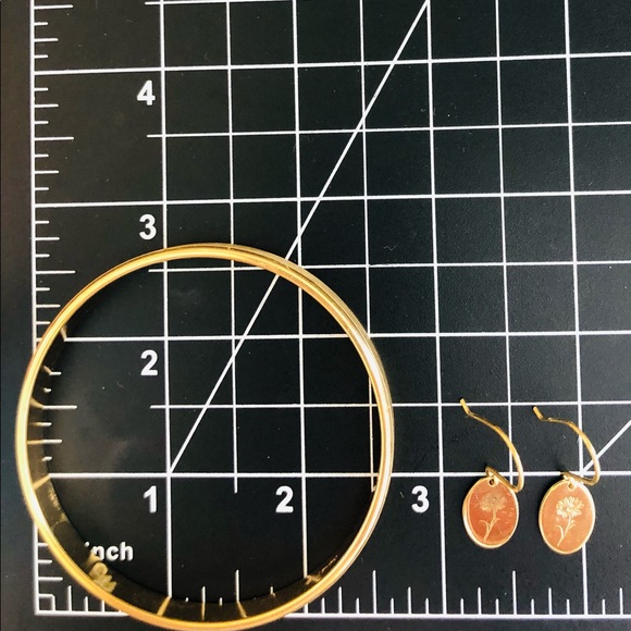 Vintage Signed Bracelet & Dainty Etched Flower Earrings - Picture 6 of 11